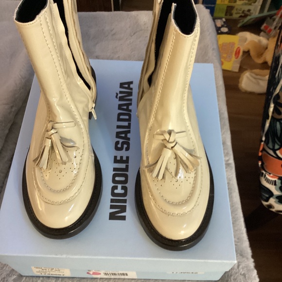New In Box Nicole Saldana beige patent leather size 36 boots - Picture 1 of 9
